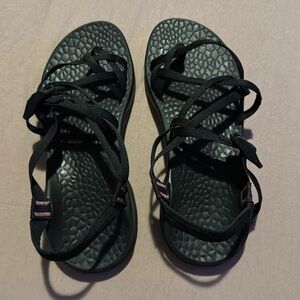 Women’s size 9. All black Chacos.